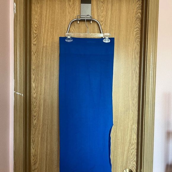 Fabletics Two piece set | compression crop top and midi skirt | Size small - Picture 5 of 7